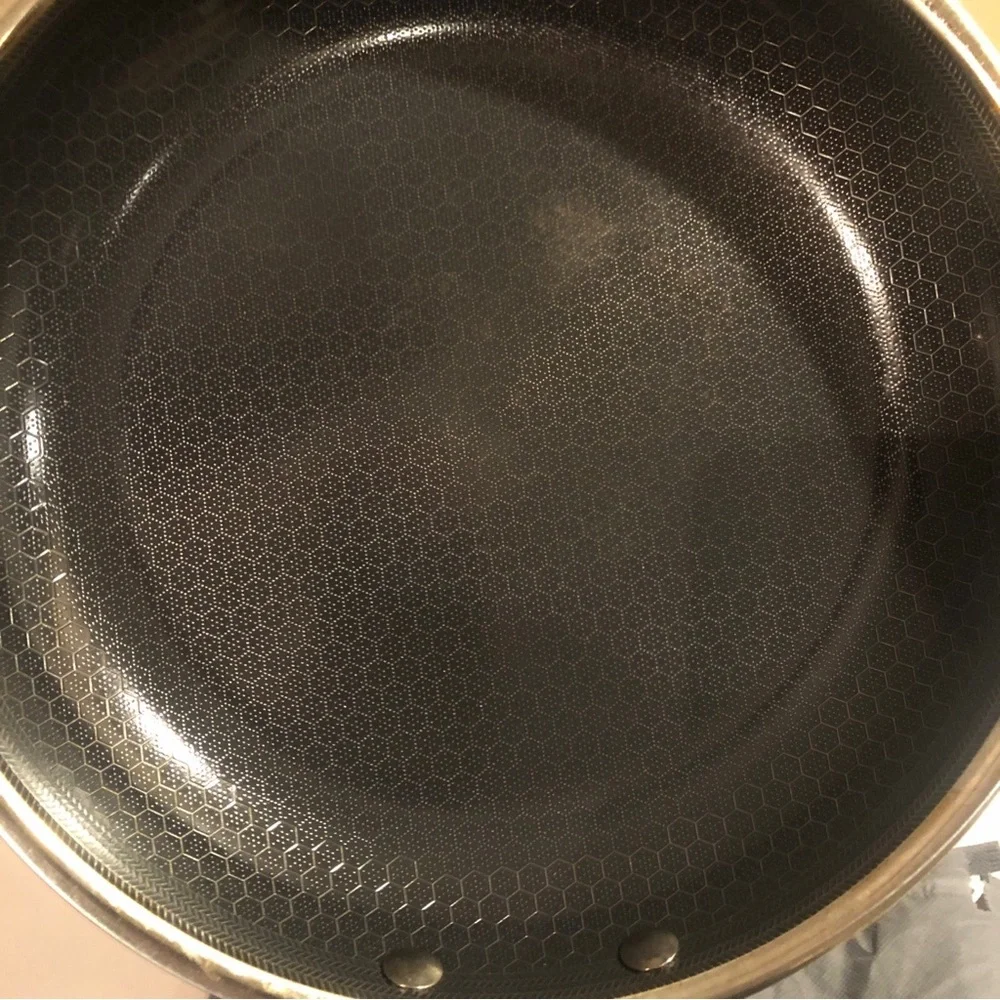 HEXCLAD 10 Inch Hybrid Stainless Steel Non-Stick Frying Pan with Lid - Picture 3 of 12